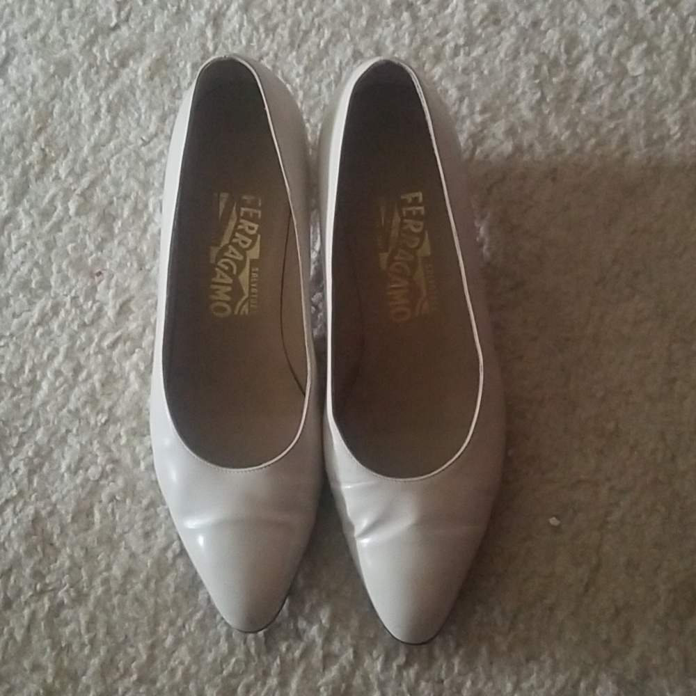 Size 7.5 (7 1/2) Vintage White Salvatore Ferragamo Closed Toe Kitten Heels
